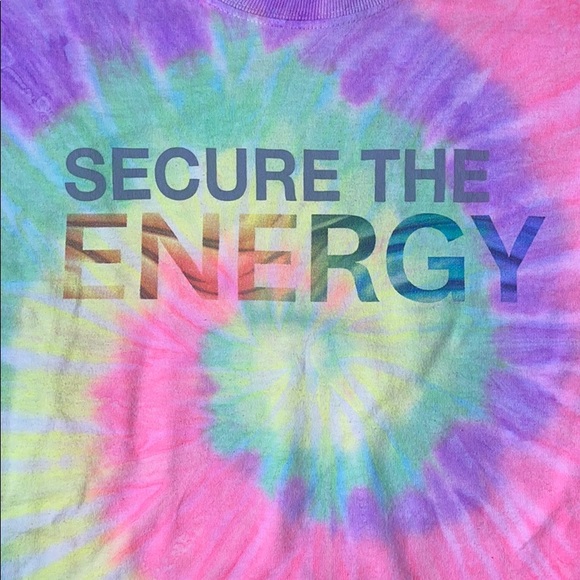 ⭐️ FREE w/ any two item bundle⚡️Illumina “Secure the Energy“ Tie Dye med t-shirt - Picture 2 of 3